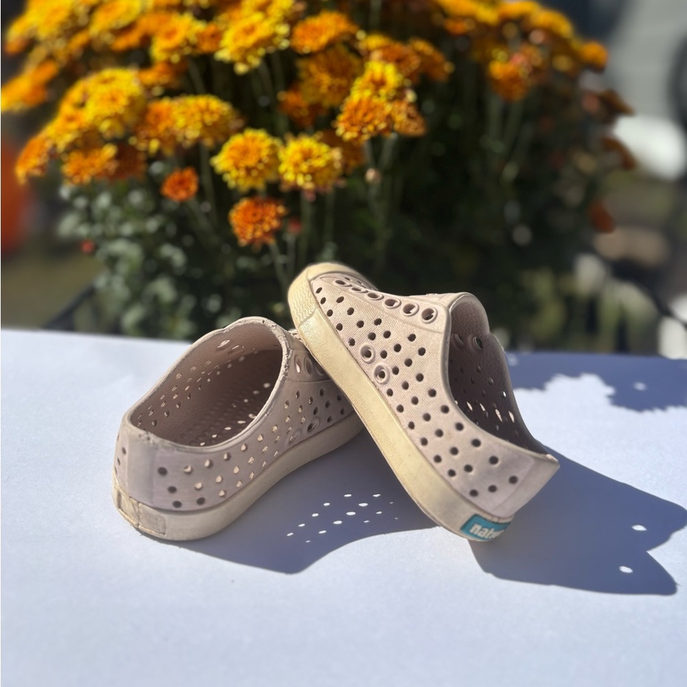 Native Kids Water Shoes in Tan